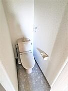 トイレは温水洗浄機能付きです。