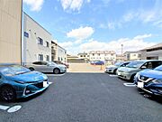 敷地内平置き駐車場、空き状況要確認