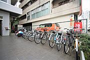 エントランス前・自転車置き場