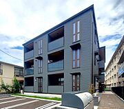 軽量鉄骨造3階建てオートロックアパート