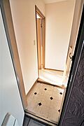 玄関から見たお部屋