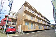 鉄筋コンクリート造3階建てマンション。仙台駅まで徒歩圏内。