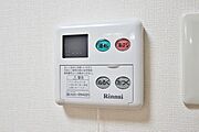 お湯の温度はリモコンで簡単に設定できて便利です。