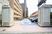 駐車場は平置きになります。他にも近隣の月極駐車場のご紹介も可能です。