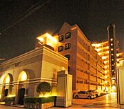 夜間は間接照明でステキにライトアップ。