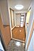 玄関：玄関から見たお部屋