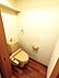 トイレ：トイレは温水洗浄機能付きです。