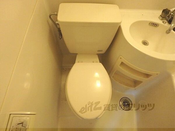画像13:ユニットバスのトイレです
