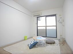 京都市営烏丸線 北大路駅 バス13分 ゴルフ場前下車 徒歩5分の賃貸マンション 1階1Kのリビング/ダイニング