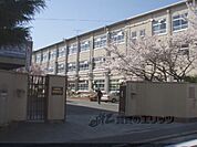 修学院中学校まで2160メートル