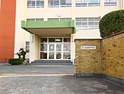 水巻町立水巻南中学校（917m）