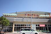 スーパー「フレンドマート長浜駅前店まで575m」