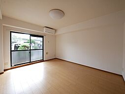 メゾングラシュ　II 104 1階ワンルームのリビング/ダイニング