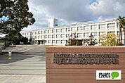 高校「国立明石工業高等専門学校まで812m」