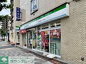 ファミリーマート西早稲田二丁目店 徒歩2分。 90m