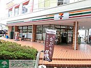 セブンイレブン 徒歩9分。 700m