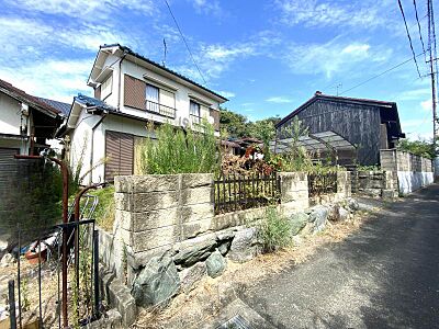 外観：敷地面積約64坪のお土地です。解体更地渡しとなります。建築条件無しでお好きなハウスメーカーでの建築が可能です♪