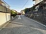 外観：前面道路の幅も6mあるため出庫も楽々です♪