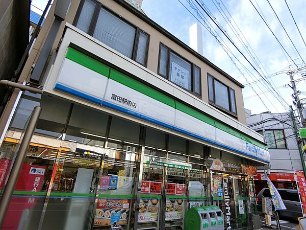 画像26:ファミリーマート富田駅前店(コンビニ)まで71m