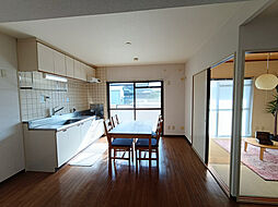 尾勝山ハイツ 1階4LDKのリビング/ダイニング