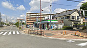ファミリーマート摂津三島店(コンビニ)まで281m