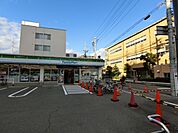 ファミリーマート茨木中央通店(コンビニ)まで80m