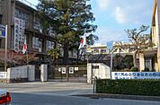 茨木市立養精中学校(中学校)まで875m
