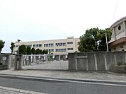 茨木市立穂積小学校(小学校)まで571m