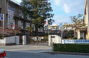 茨木市立養精中学校(中学校)まで604m