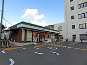 ファミリーマート茨木中穂積店(コンビニ)まで162m