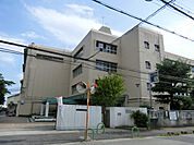 茨木市立三島中学校(中学校)まで1071m