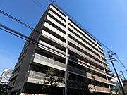 大型のマンションです