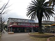 食品館アプロ総持寺店(スーパー)まで198m