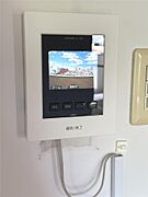 インターフォンはカメラ付きを採用。不在時の録画機能ももちろんついてます。
