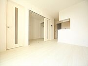 LDK10.5帖　システムキッチン　エアコン完備　同仕様写真