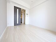 洋室7.1帖　エアコン完備　南面バルコニー