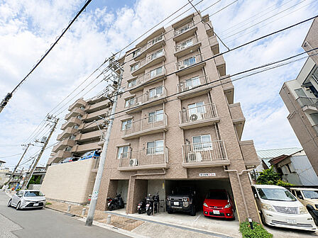 2012年3月築、「北千住」駅徒歩8分の利便性高い立地。総戸数73戸のコミュニティ