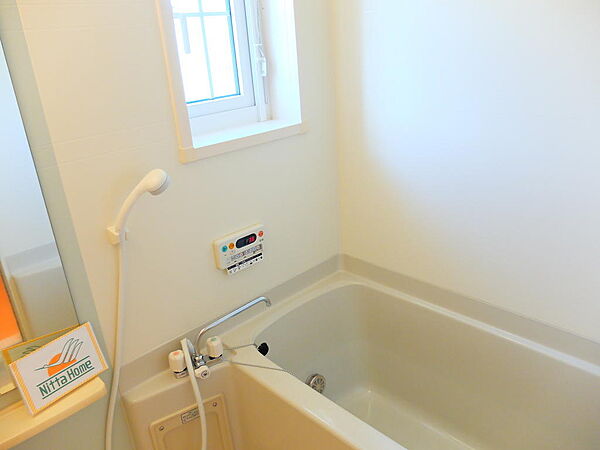 画像5:浴室に小窓が付いています○