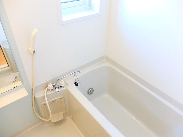 画像5:浴室に小窓が付いています(*^^)
