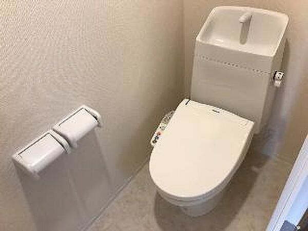 画像7:【イメージ写真】温水洗浄便座付きのトイレです。