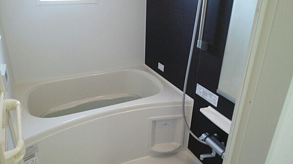 画像5:落ち着いた雰囲気のバスルームです！浴室乾燥機付き☆彡