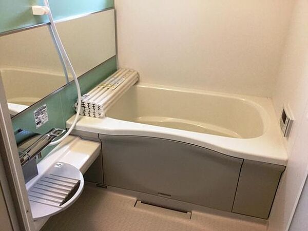 画像5:便利な追炊き機能完備◎浴室に窓も付いています！