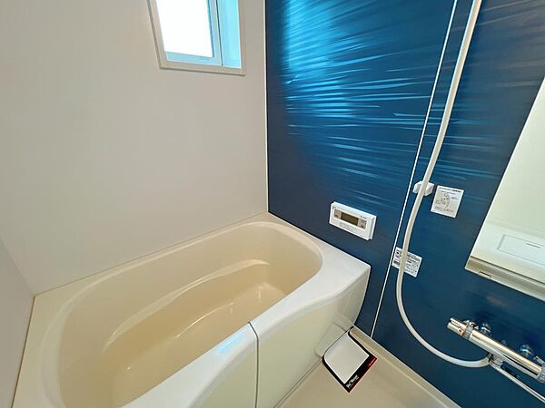 画像5:浴室にも小窓が付いており、換気もしっかりとできます◎