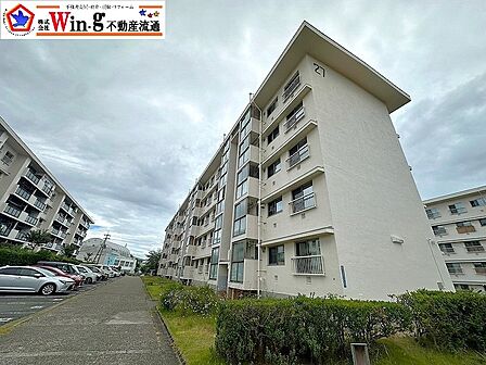 南向き、低層階、日当たり・通風良好、4DK、室内丁寧にご使用、キッチン窓あり、浴室勝手口有、バルコニー物入有、ペアガラス採用、敷地内駐車場空有、駅徒歩圏、近隣施設良好など魅力的です♪