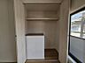 収納：リビングにも収納があるので、掃除機など隠しておきたい荷物もすっきり片付きますよ☆