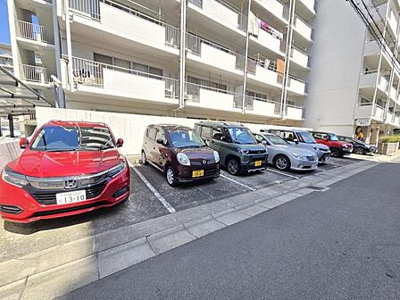 敷地内駐車場!最新の空き状況はお調べしますので、お気軽にお尋ねください。