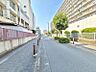 その他：前面道路は歩道も整備され、小さなお子様にも安心☆