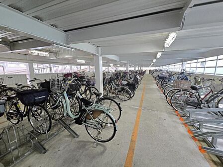 整理された駐輪場で自転車の出し入れもらくらく！