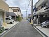外観：前面道路は閑静な住宅地の車通りの少ない道路です。