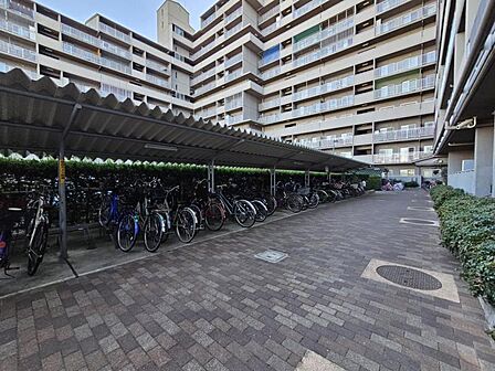 整理された駐輪場で自転車の出し入れもらくらく！